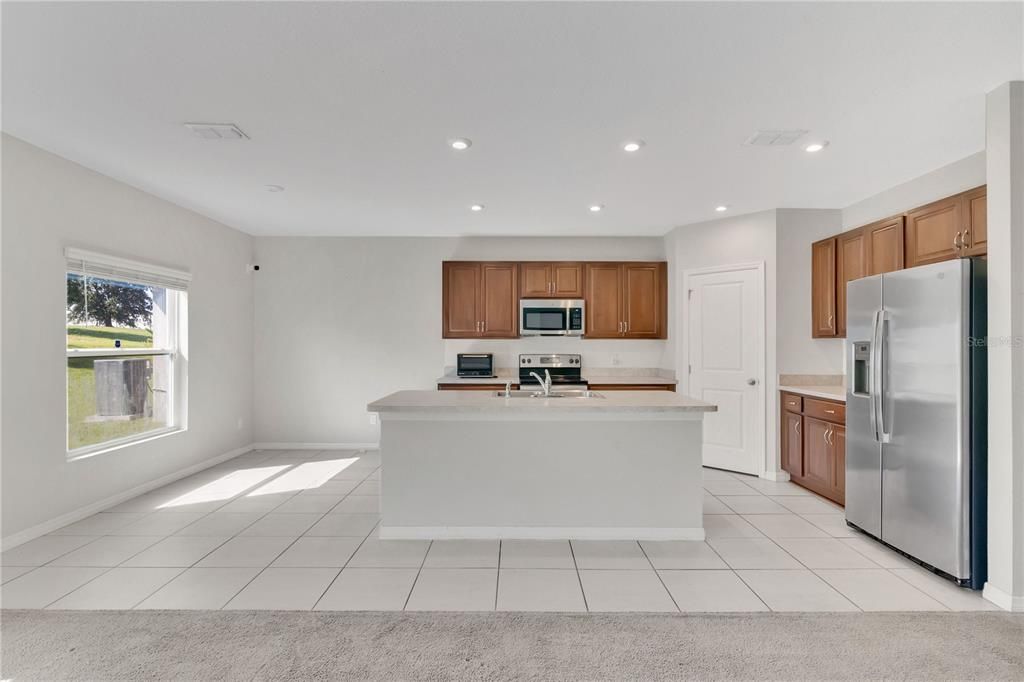 Activo con contrato: $375,000 (5 camas, 3 baños, 2351 Pies cuadrados)