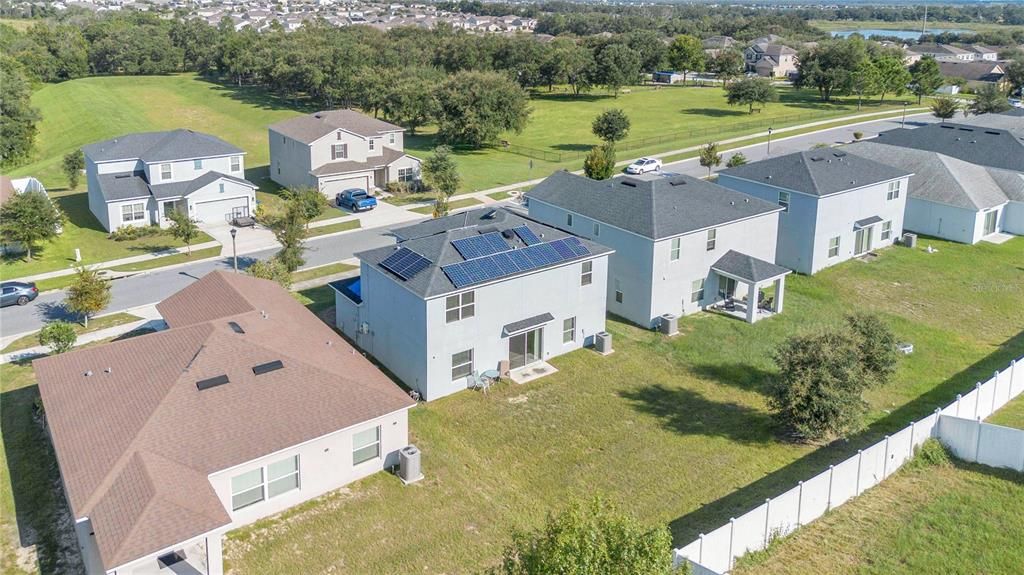 Activo con contrato: $375,000 (5 camas, 3 baños, 2351 Pies cuadrados)