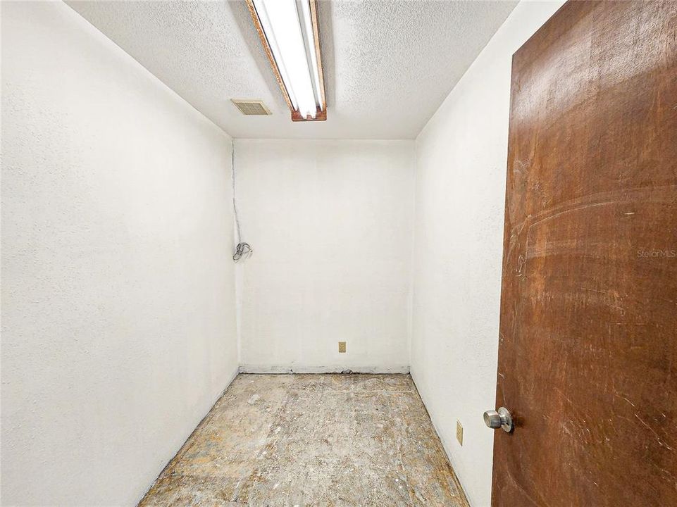 待售: $269,000 (0 贝兹, 0 浴室, 2112 平方英尺)