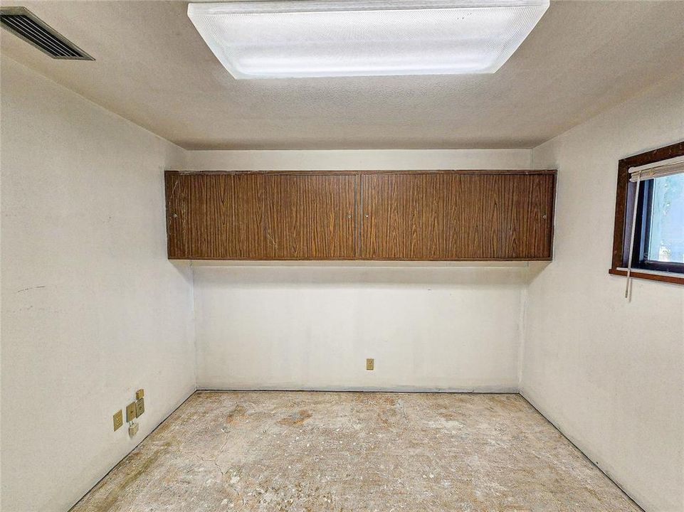 待售: $269,000 (0 贝兹, 0 浴室, 2112 平方英尺)