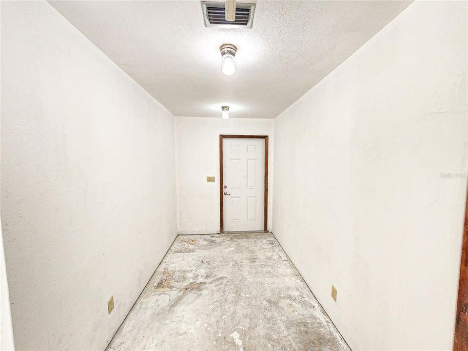 待售: $269,000 (0 贝兹, 0 浴室, 2112 平方英尺)