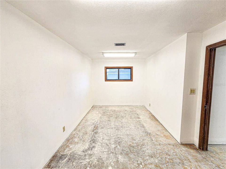 待售: $269,000 (0 贝兹, 0 浴室, 2112 平方英尺)