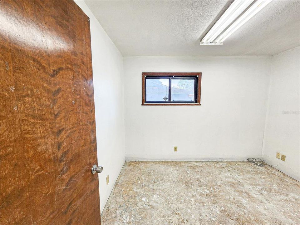 待售: $269,000 (0 贝兹, 0 浴室, 2112 平方英尺)