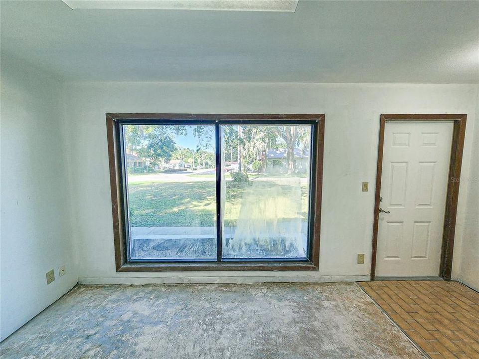 待售: $269,000 (0 贝兹, 0 浴室, 2112 平方英尺)