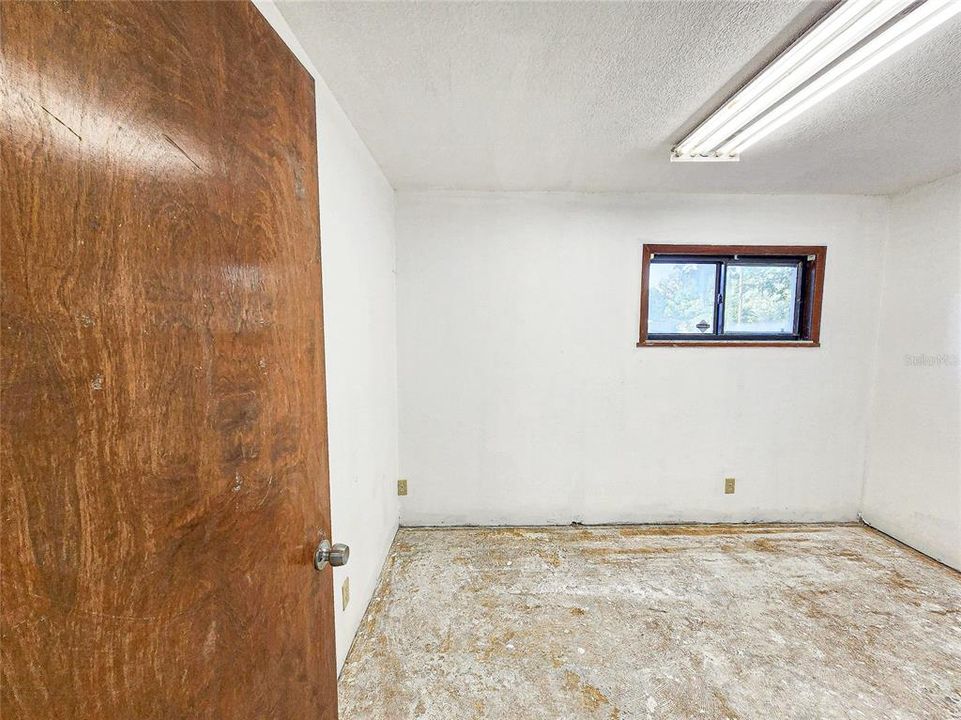 待售: $269,000 (0 贝兹, 0 浴室, 2112 平方英尺)