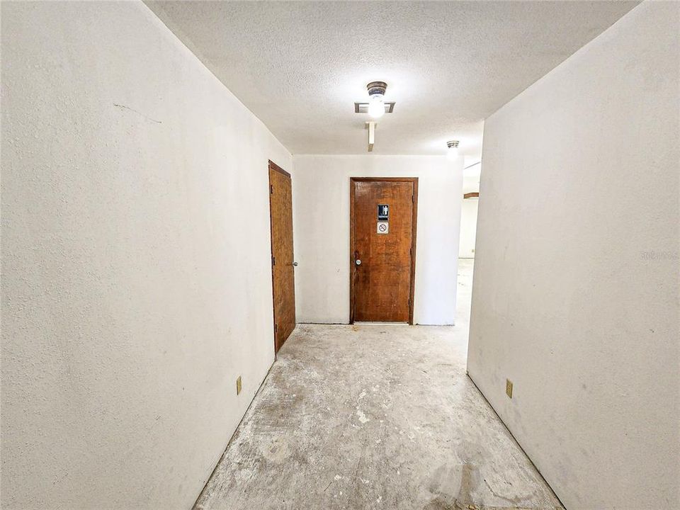 待售: $269,000 (0 贝兹, 0 浴室, 2112 平方英尺)