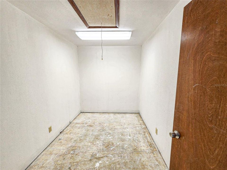 待售: $269,000 (0 贝兹, 0 浴室, 2112 平方英尺)