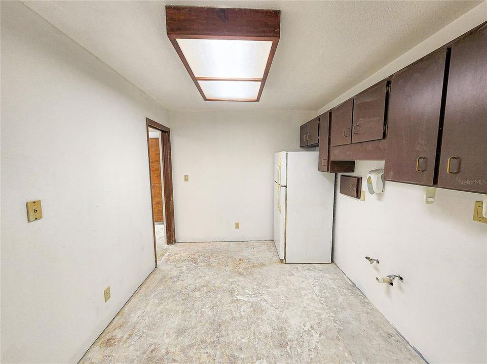 待售: $269,000 (0 贝兹, 0 浴室, 2112 平方英尺)