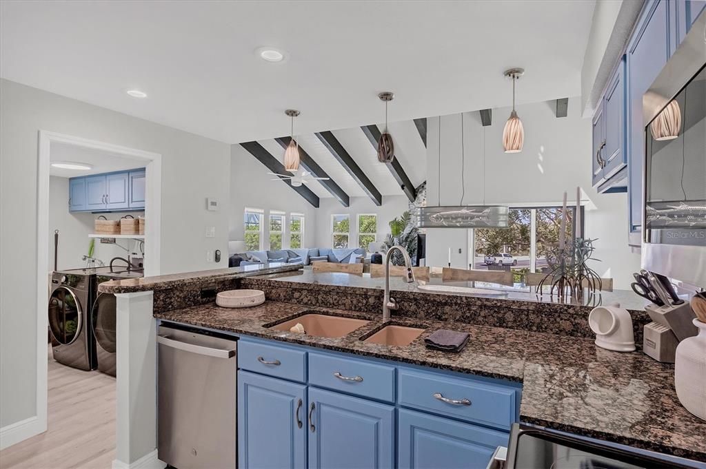 出租: $5,230 (3 贝兹, 2 浴室, 2064 平方英尺)