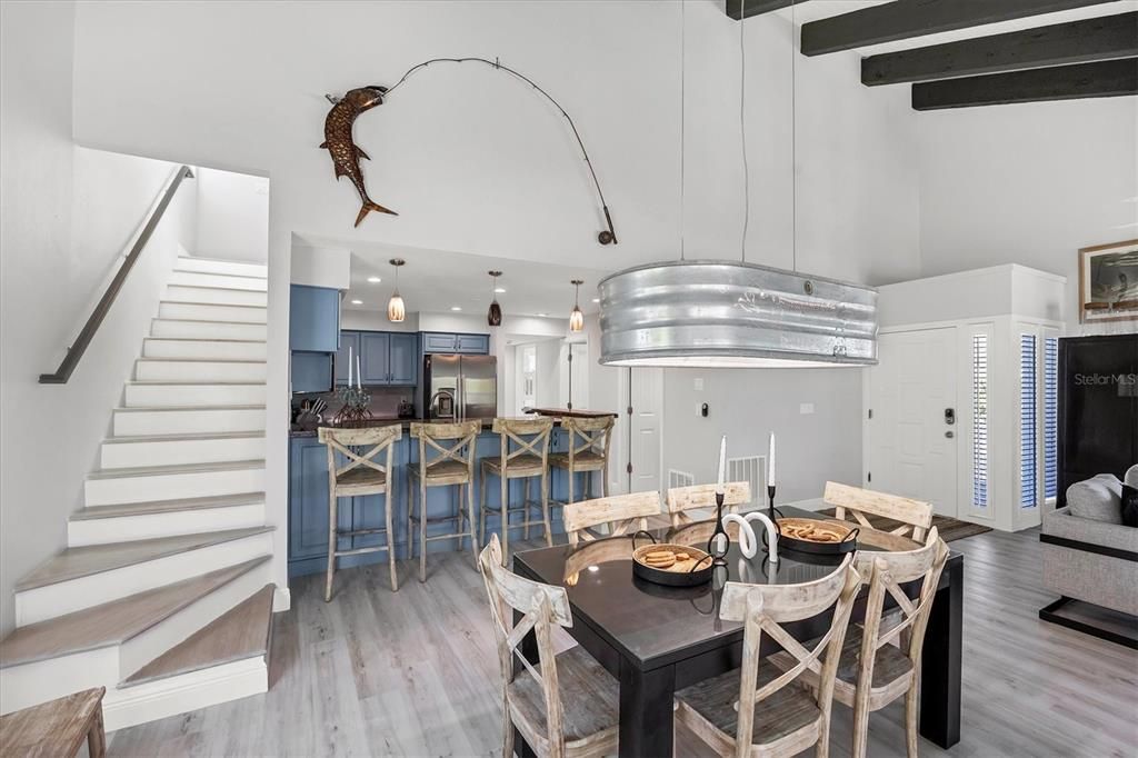 出租: $5,230 (3 贝兹, 2 浴室, 2064 平方英尺)