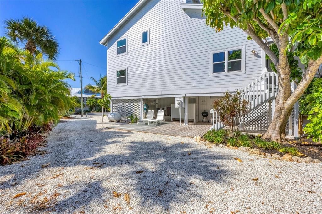 出租: $5,230 (3 贝兹, 2 浴室, 2064 平方英尺)