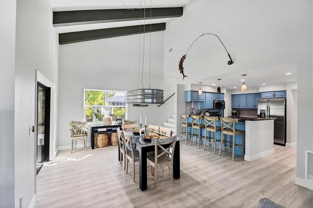 出租: $5,230 (3 贝兹, 2 浴室, 2064 平方英尺)