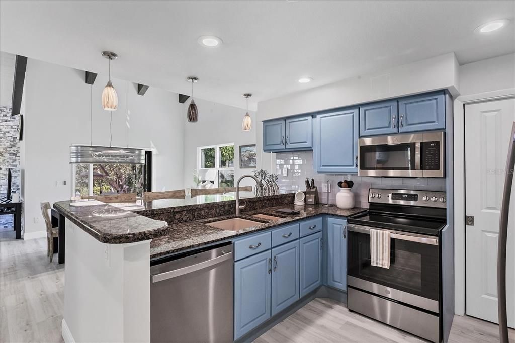 出租: $5,230 (3 贝兹, 2 浴室, 2064 平方英尺)