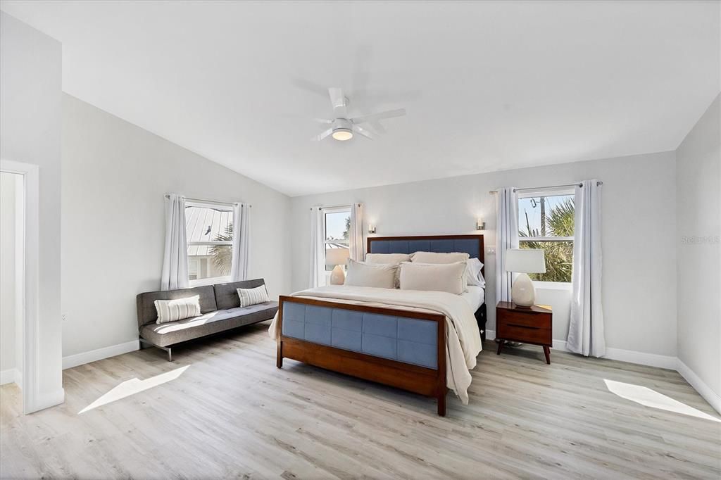 出租: $5,230 (3 贝兹, 2 浴室, 2064 平方英尺)