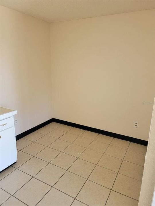 В аренду: $850 (1 спален, 1 ванн, 180 Квадратных фут)