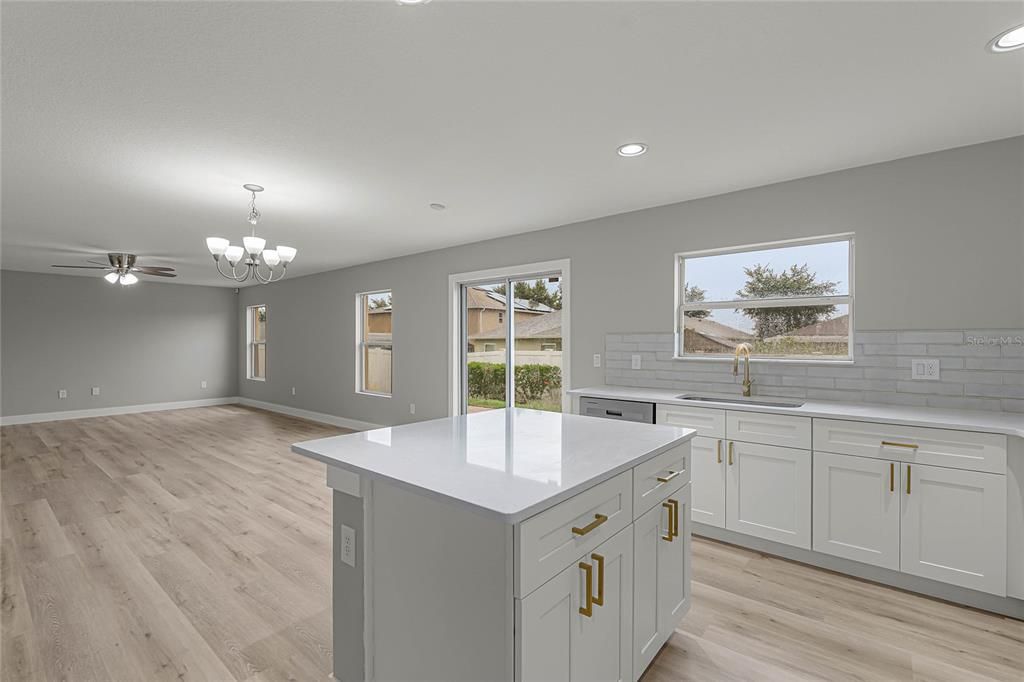 En Renta: $2,850 (4 camas, 2 baños, 1899 Pies cuadrados)