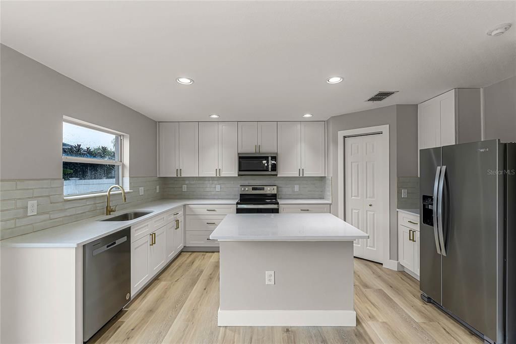 En Renta: $2,850 (4 camas, 2 baños, 1899 Pies cuadrados)