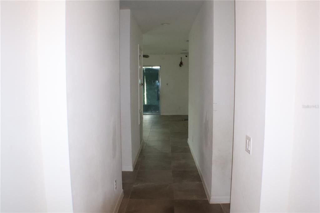 На продажу: $319,900 (4 спален, 2 ванн, 1812 Квадратных фут)