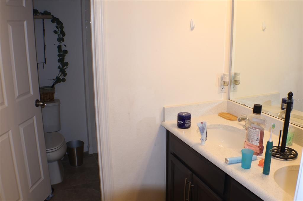 На продажу: $319,900 (4 спален, 2 ванн, 1812 Квадратных фут)