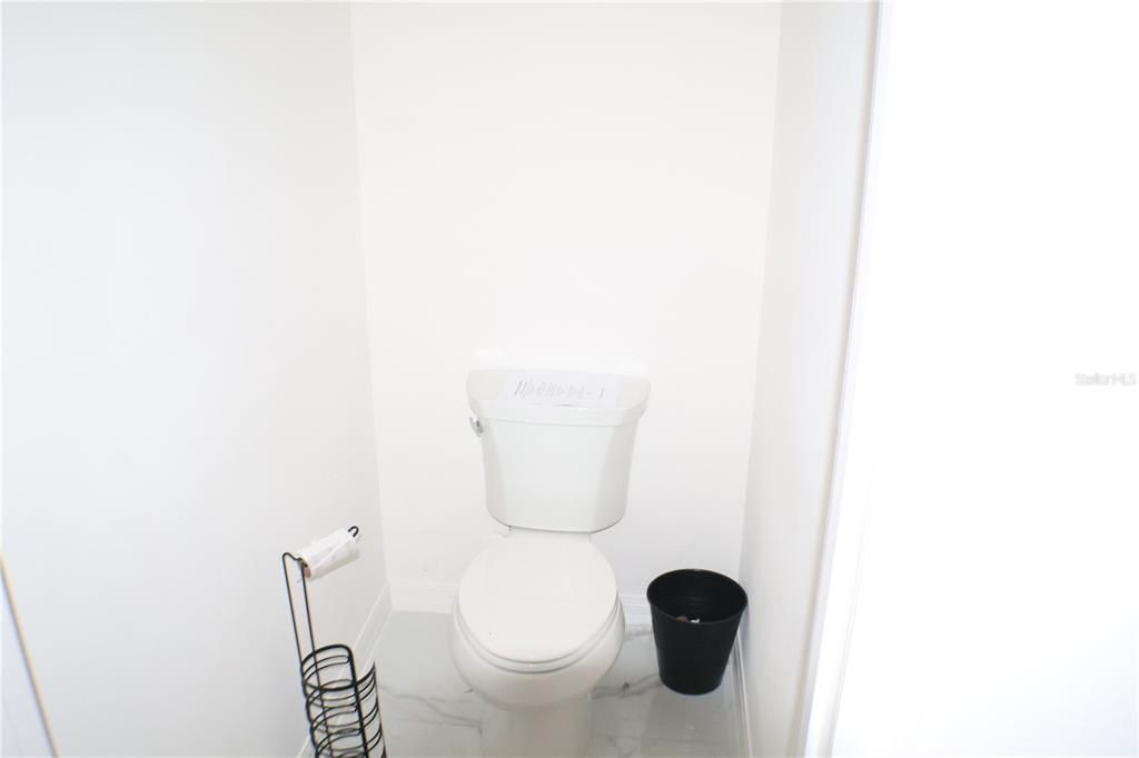 На продажу: $319,900 (4 спален, 2 ванн, 1812 Квадратных фут)