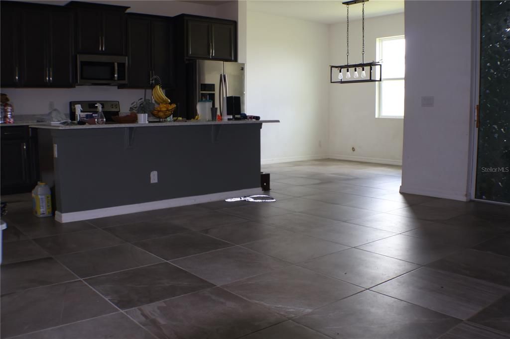 На продажу: $319,900 (4 спален, 2 ванн, 1812 Квадратных фут)