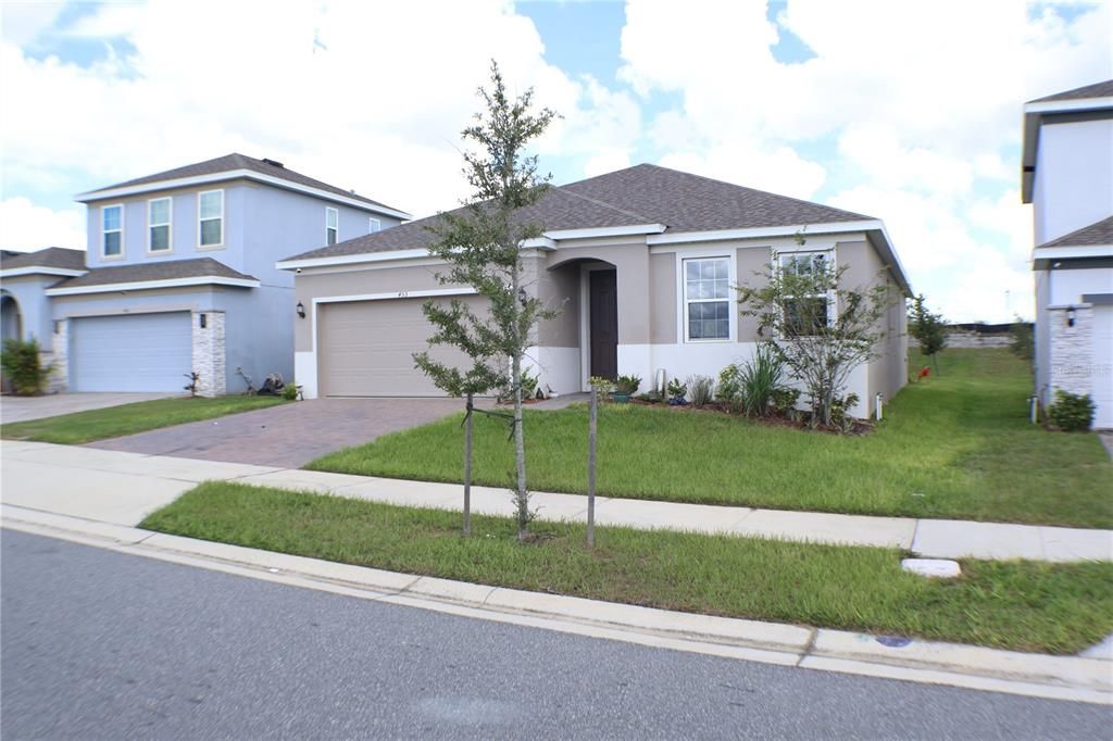 На продажу: $319,900 (4 спален, 2 ванн, 1812 Квадратных фут)