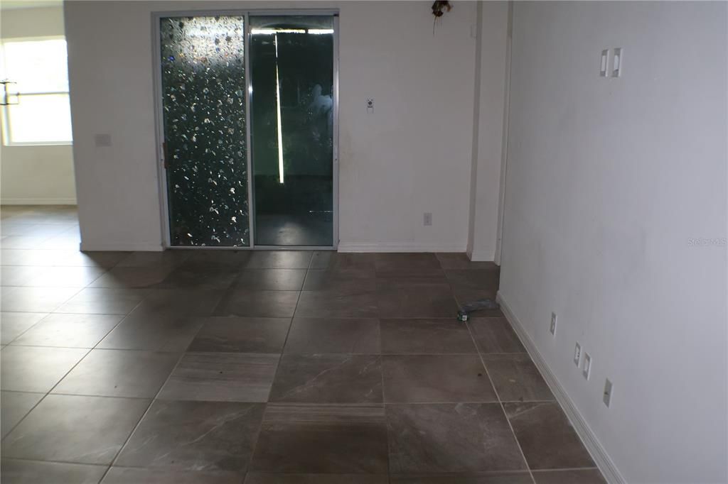 На продажу: $319,900 (4 спален, 2 ванн, 1812 Квадратных фут)