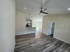 Activo con contrato: $1,500 (3 camas, 2 baños, 1173 Pies cuadrados)