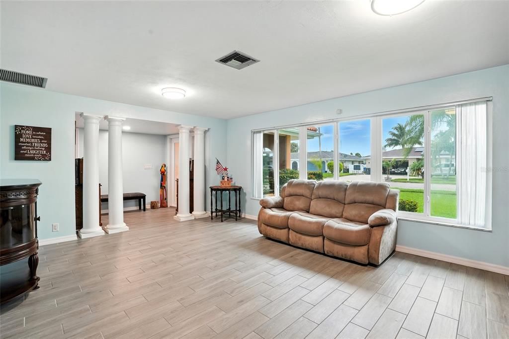 На продажу: $635,000 (3 спален, 2 ванн, 1837 Квадратных фут)