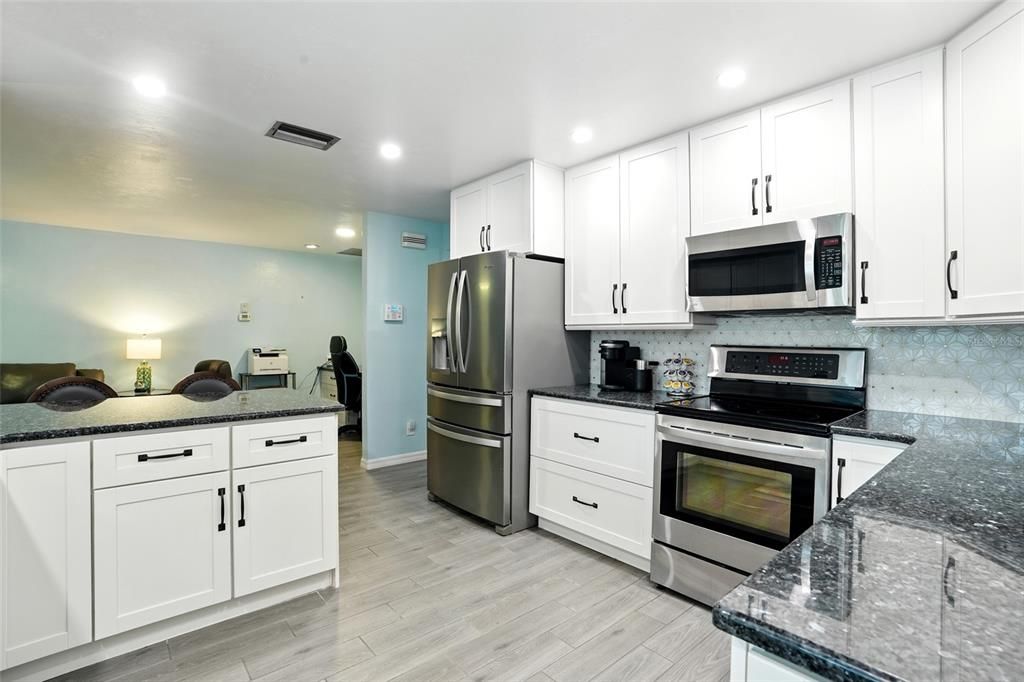 На продажу: $635,000 (3 спален, 2 ванн, 1837 Квадратных фут)