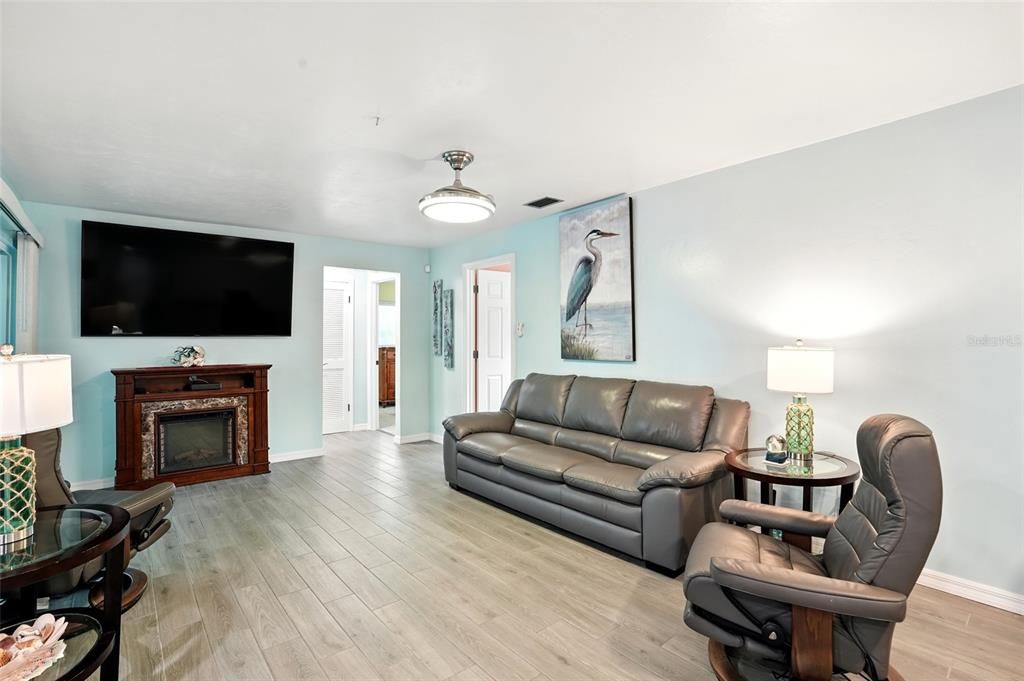 На продажу: $635,000 (3 спален, 2 ванн, 1837 Квадратных фут)