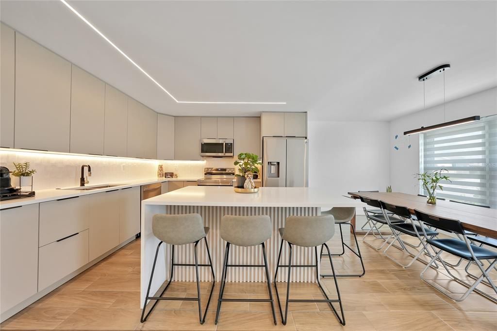 Под контрактом: $230,000 (3 спален, 2 ванн, 1573 Квадратных фут)