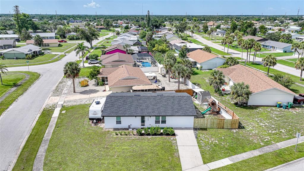 Под контрактом: $230,000 (3 спален, 2 ванн, 1573 Квадратных фут)