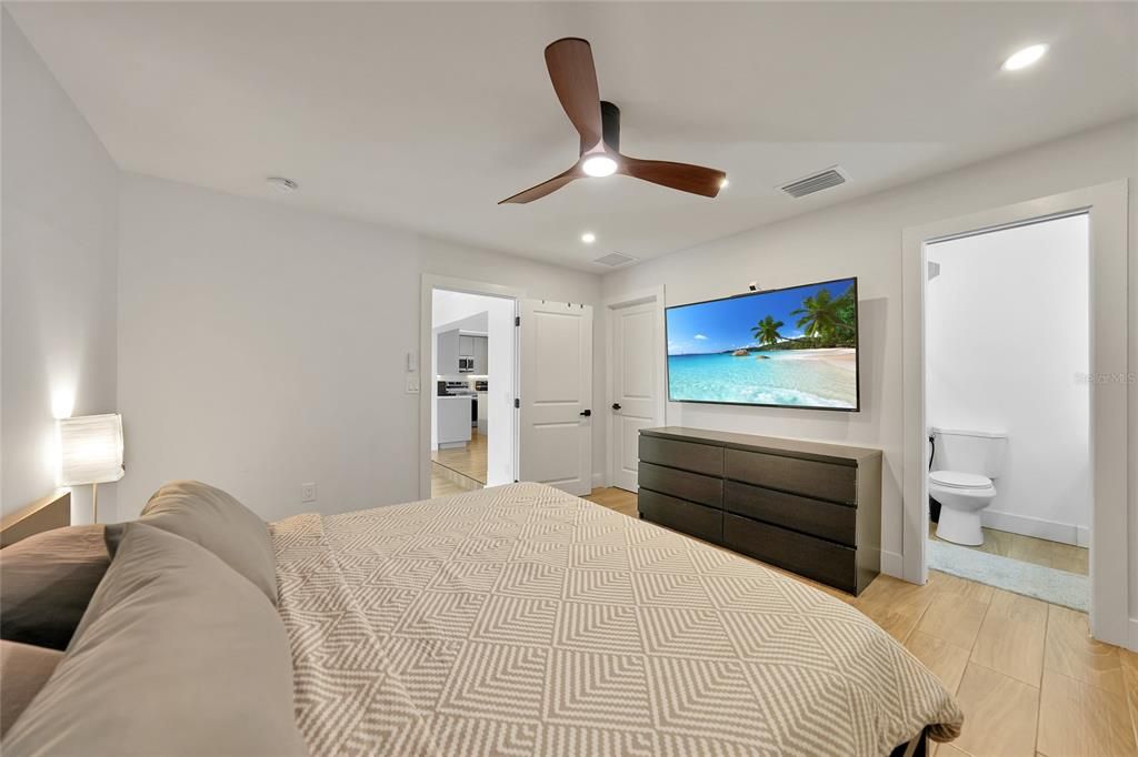 Под контрактом: $230,000 (3 спален, 2 ванн, 1573 Квадратных фут)