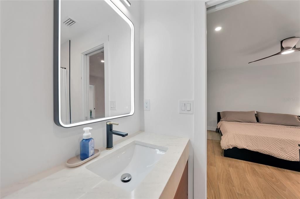 Под контрактом: $230,000 (3 спален, 2 ванн, 1573 Квадратных фут)