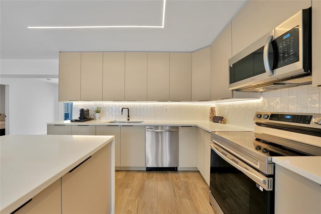 Под контрактом: $230,000 (3 спален, 2 ванн, 1573 Квадратных фут)