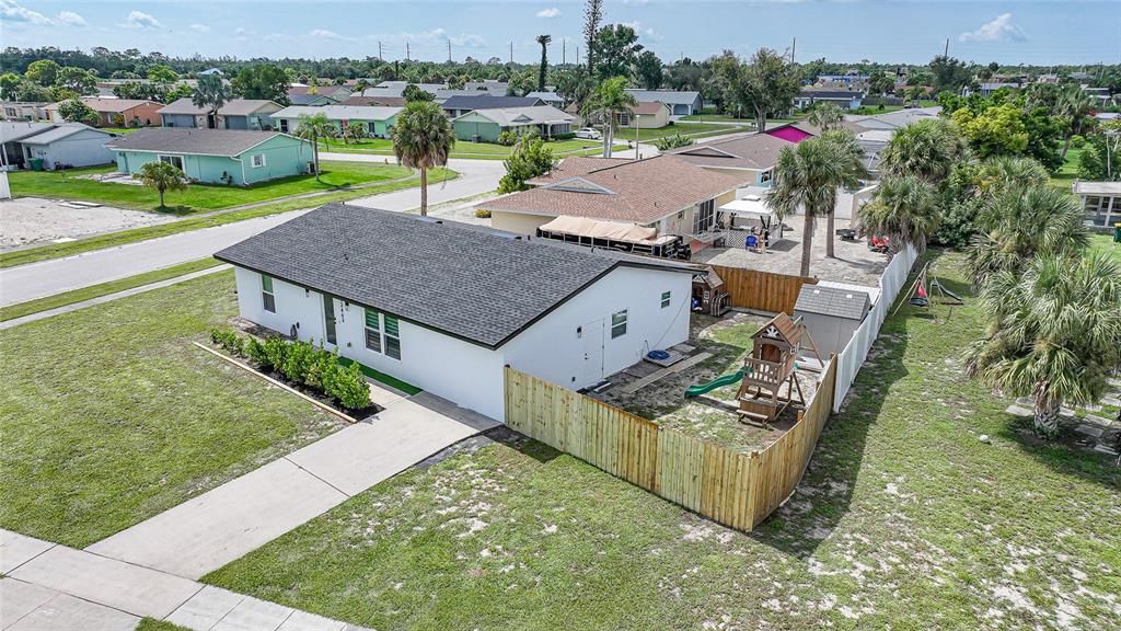 Под контрактом: $230,000 (3 спален, 2 ванн, 1573 Квадратных фут)