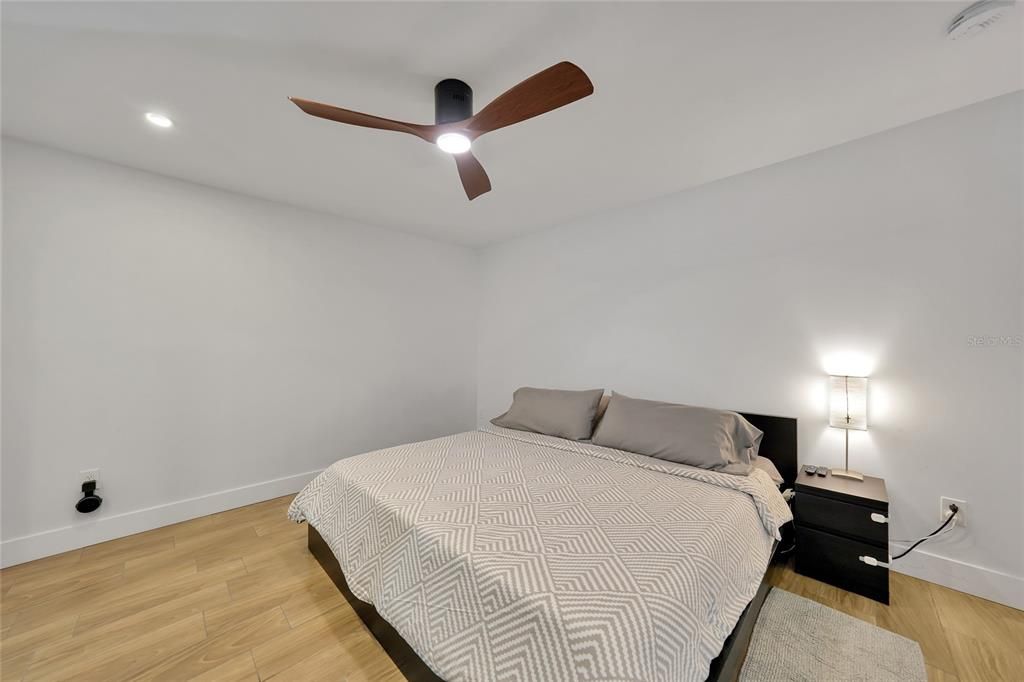 Под контрактом: $230,000 (3 спален, 2 ванн, 1573 Квадратных фут)