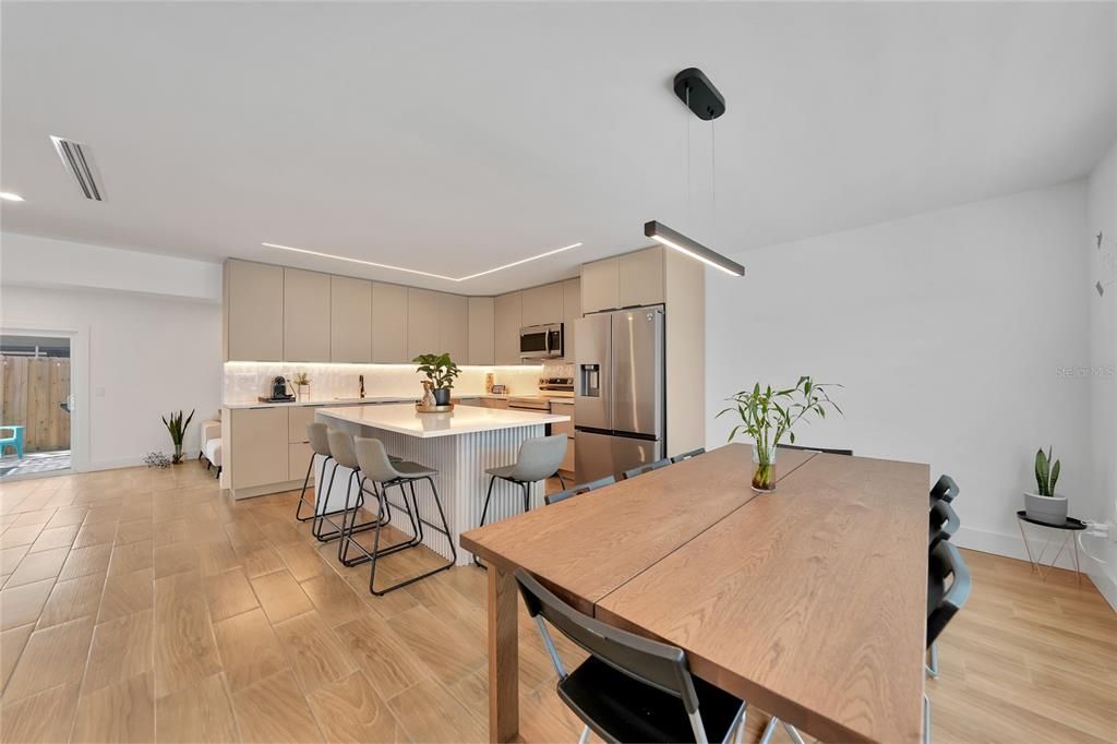 Под контрактом: $230,000 (3 спален, 2 ванн, 1573 Квадратных фут)