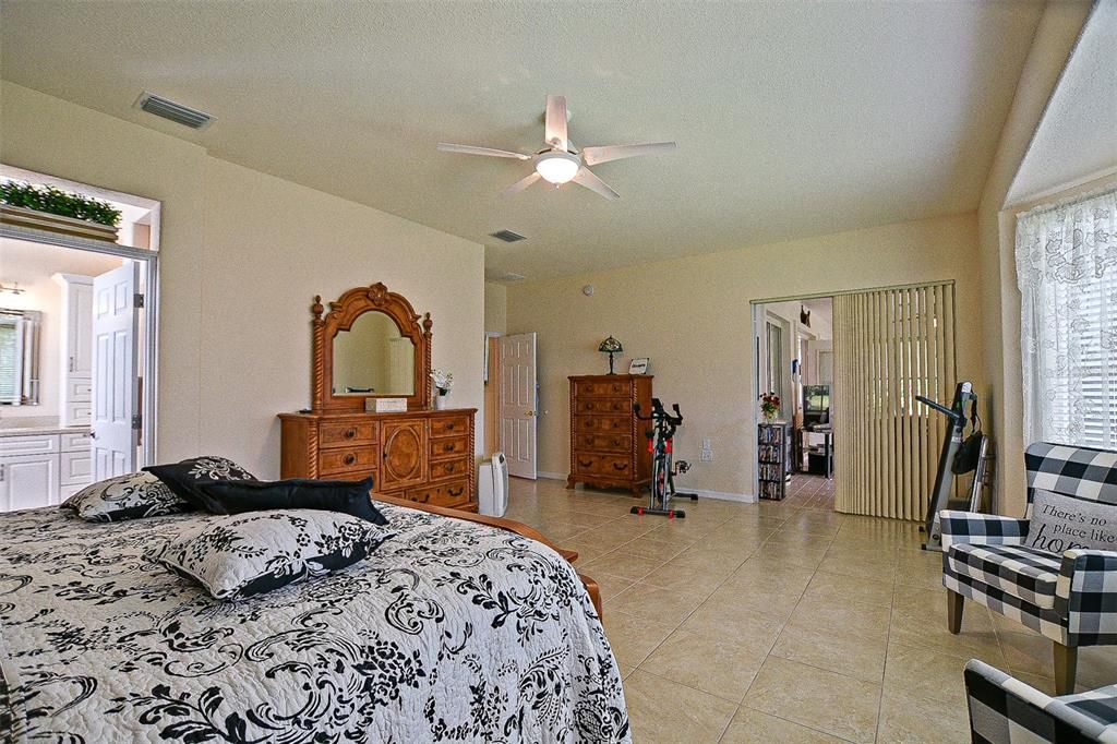 На продажу: $425,000 (2 спален, 2 ванн, 2148 Квадратных фут)