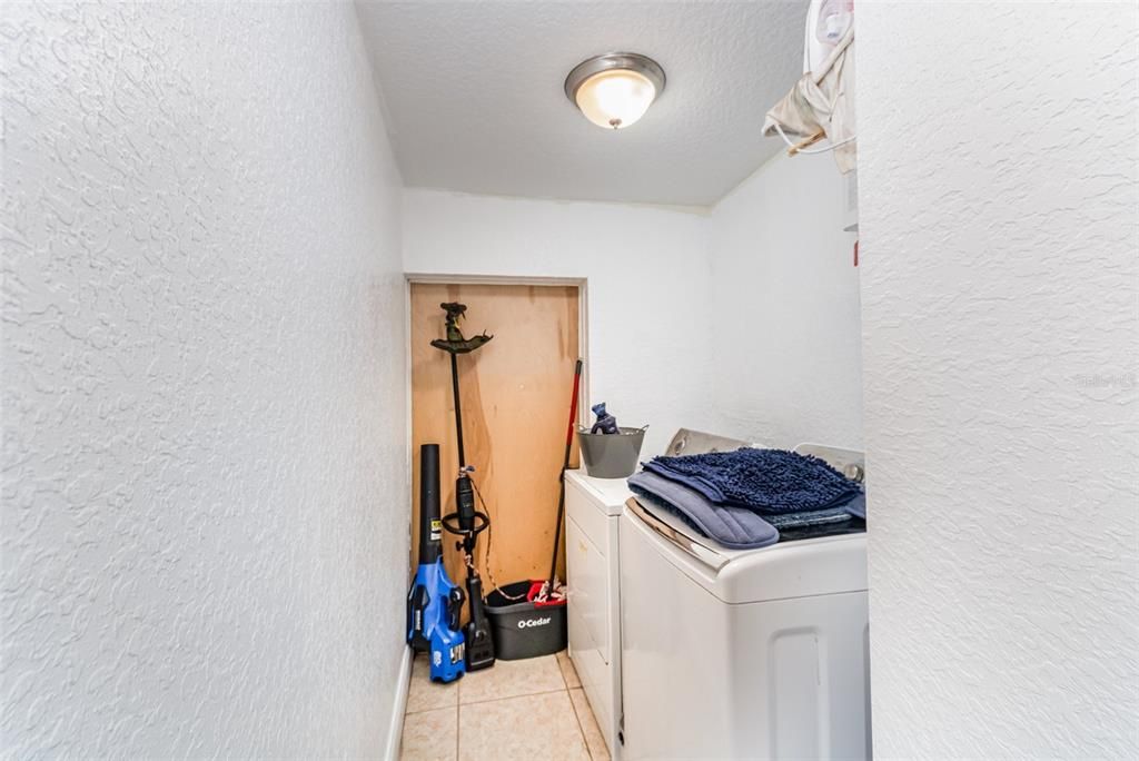 Active With Contract: $230,000 (3 beds, 2 baths, 1544 Square Feet)