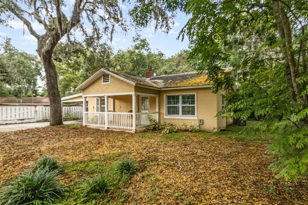 Active With Contract: $230,000 (3 beds, 2 baths, 1544 Square Feet)