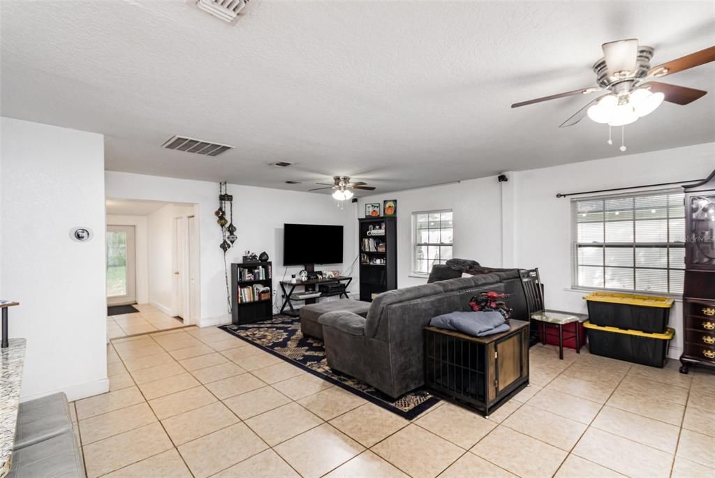 Active With Contract: $230,000 (3 beds, 2 baths, 1544 Square Feet)