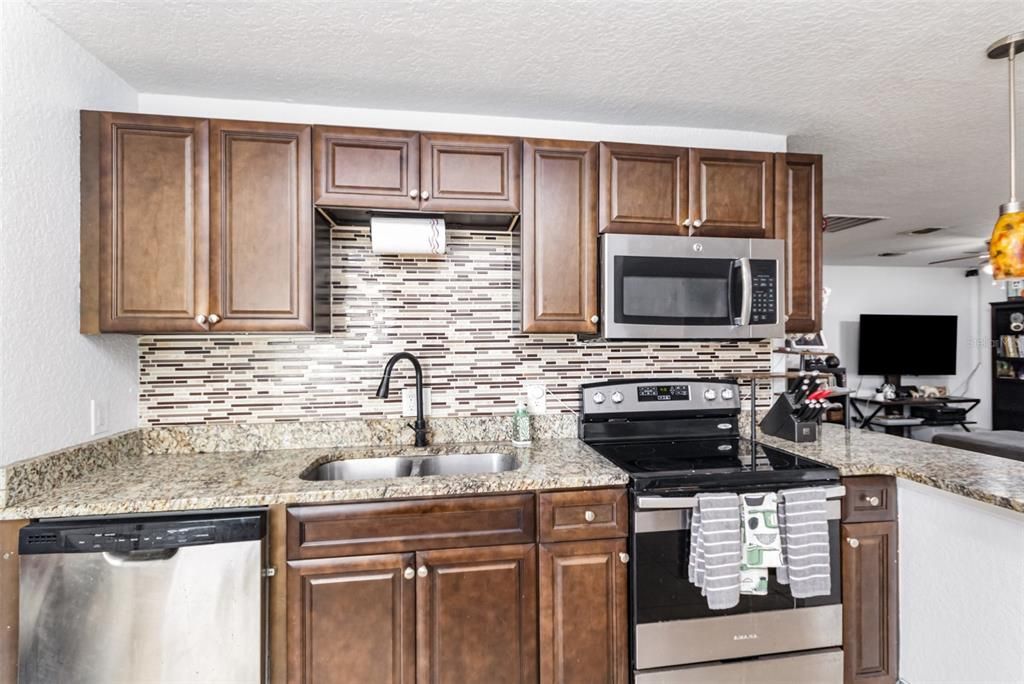 Active With Contract: $230,000 (3 beds, 2 baths, 1544 Square Feet)