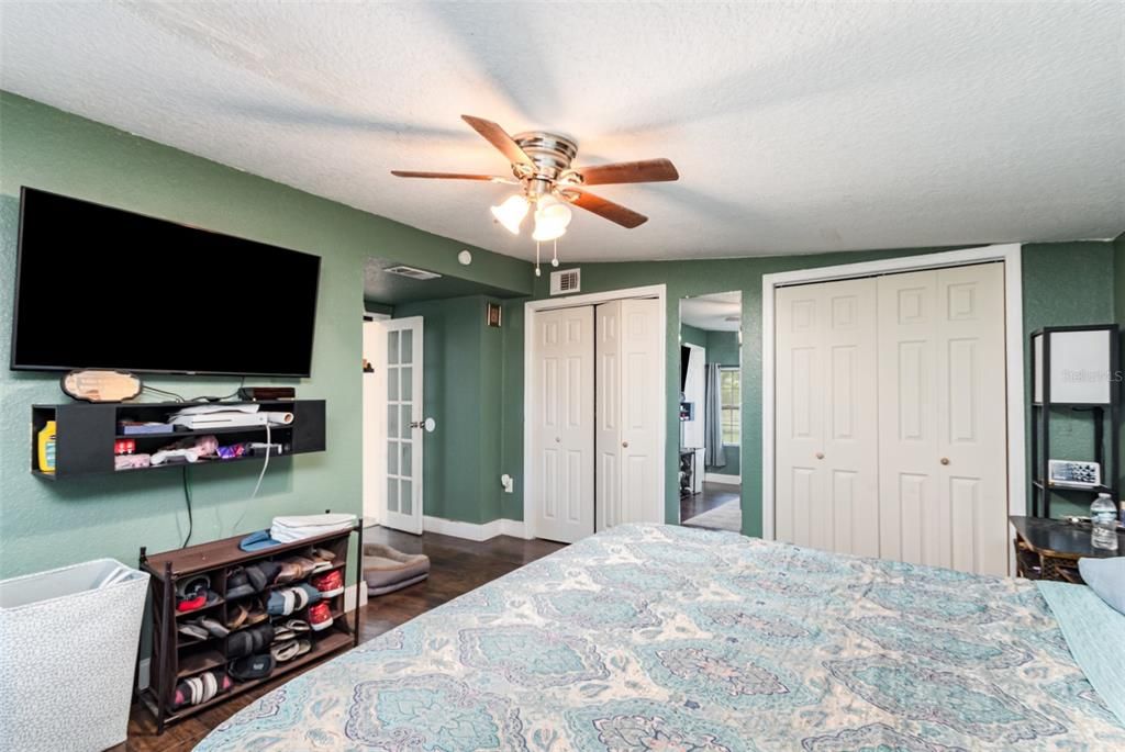 Active With Contract: $230,000 (3 beds, 2 baths, 1544 Square Feet)