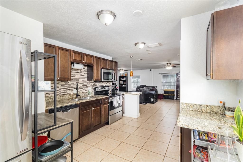 Active With Contract: $230,000 (3 beds, 2 baths, 1544 Square Feet)