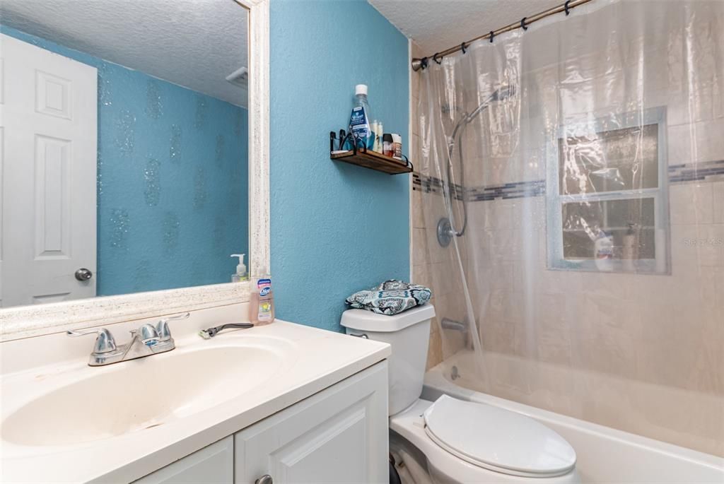 Active With Contract: $230,000 (3 beds, 2 baths, 1544 Square Feet)