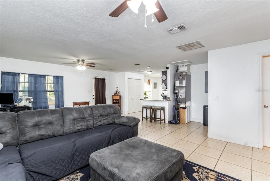 Active With Contract: $230,000 (3 beds, 2 baths, 1544 Square Feet)