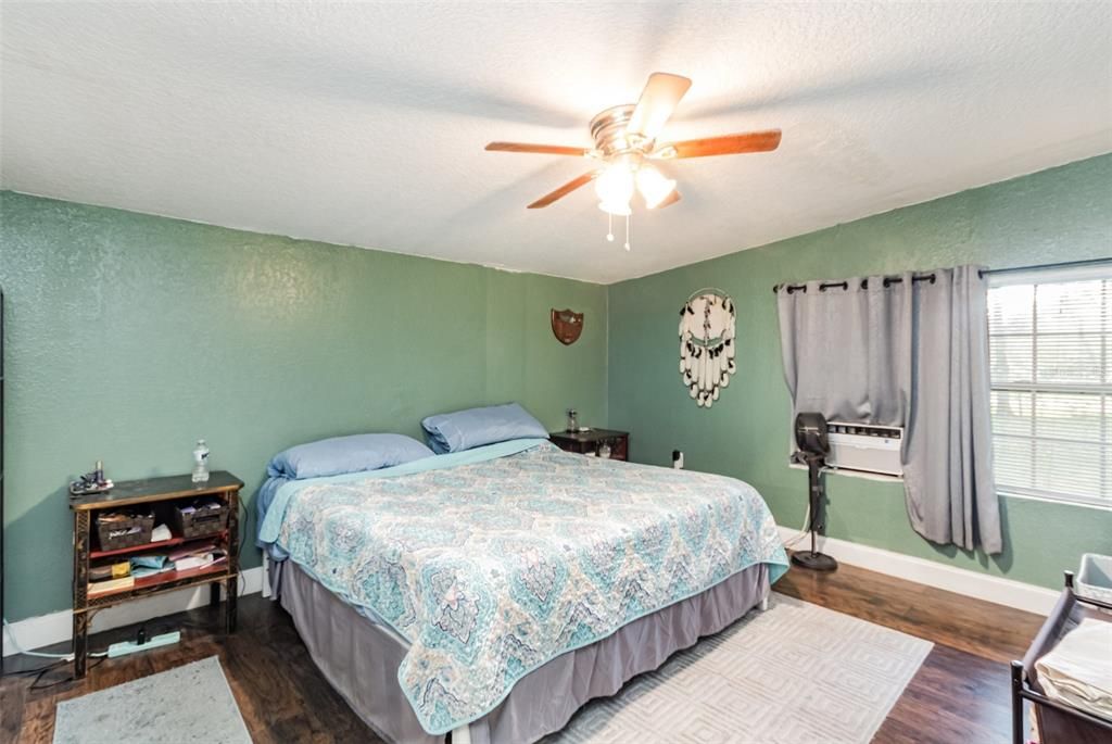 Active With Contract: $230,000 (3 beds, 2 baths, 1544 Square Feet)