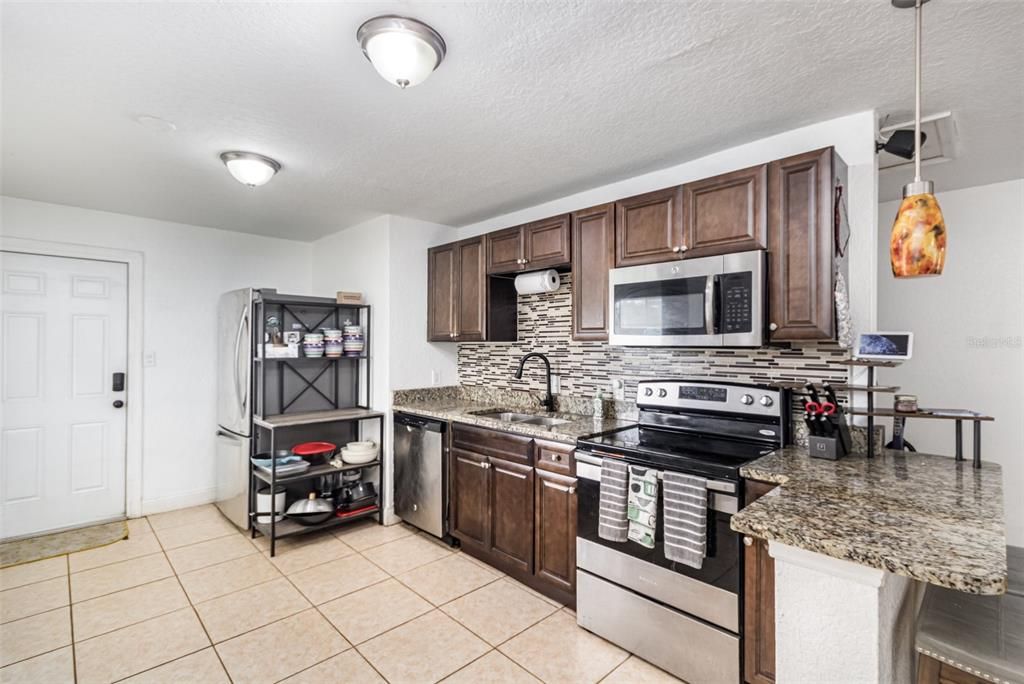 Active With Contract: $230,000 (3 beds, 2 baths, 1544 Square Feet)